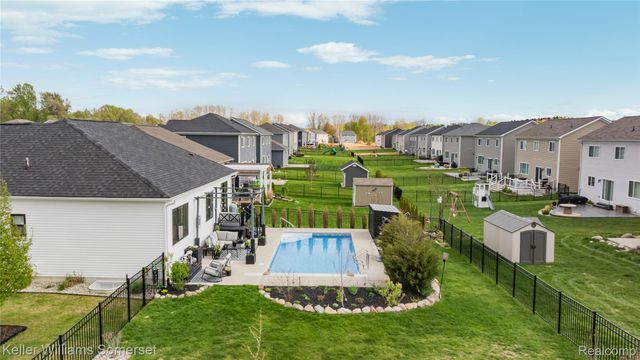 328 Hidden River E, Holly Township, MI 48442