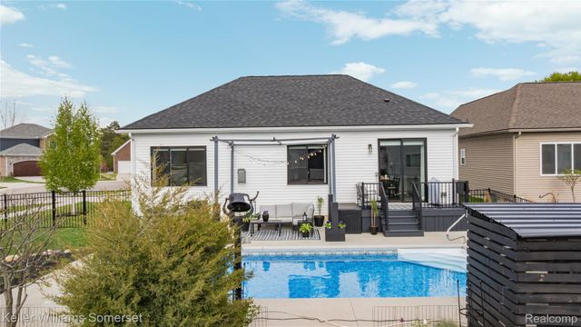 328 Hidden River E, Holly Township, MI 48442