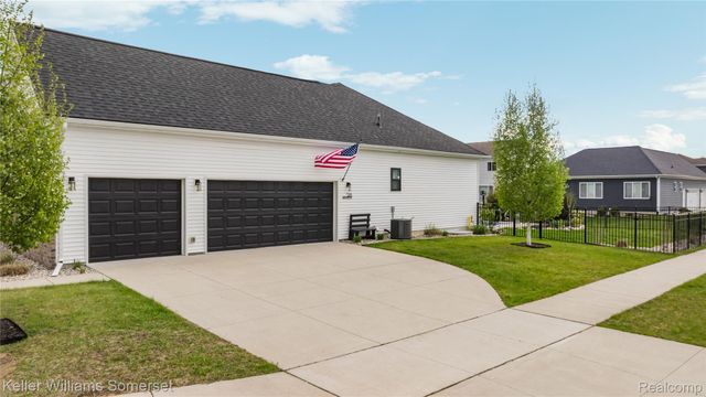 328 Hidden River E, Holly Township, MI 48442