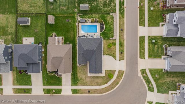 328 Hidden River E, Holly Township, MI 48442