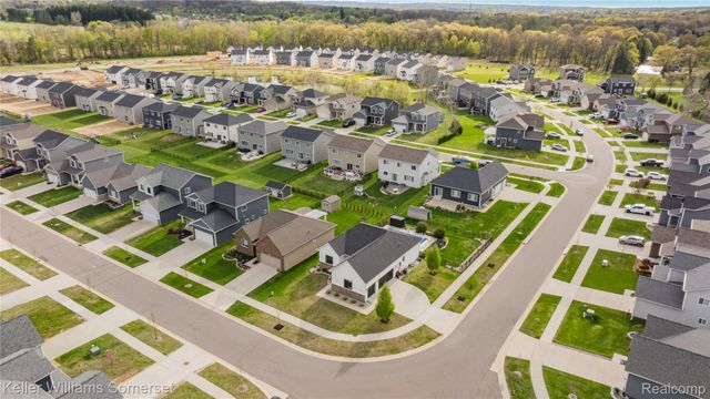 328 Hidden River E, Holly Township, MI 48442