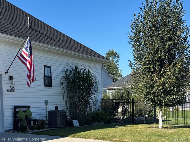 328 Hidden River E, Holly Township, MI 48442