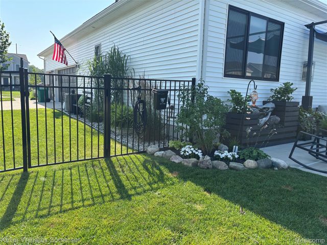 328 Hidden River E, Holly Township, MI 48442