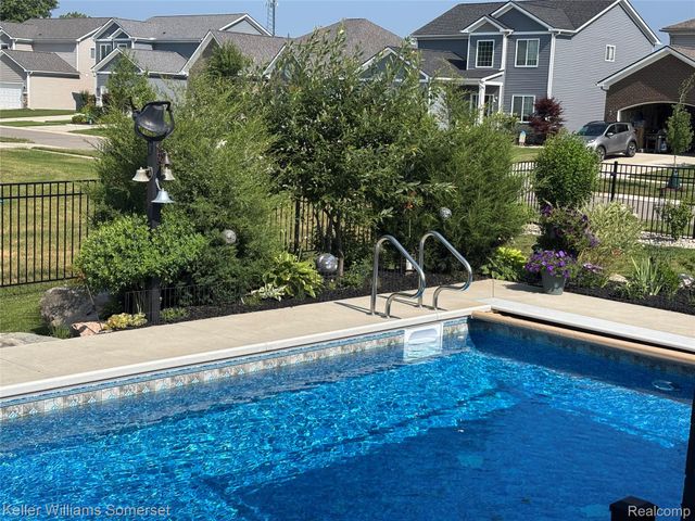 328 Hidden River E, Holly Township, MI 48442