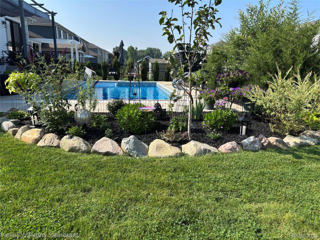 328 Hidden River E, Holly Township, MI 48442