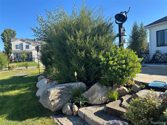 328 Hidden River E, Holly Township, MI 48442
