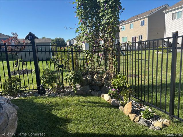 328 Hidden River E, Holly Township, MI 48442