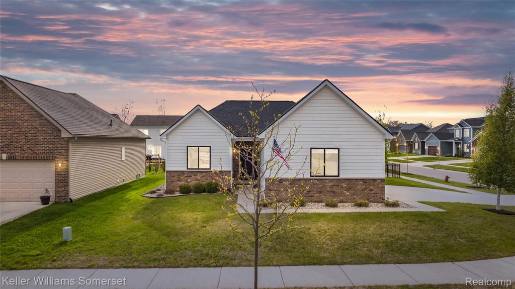 328 Hidden River E, Holly Township, MI 48442