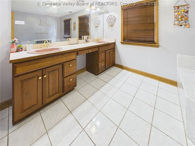 416 Arrowhead Drive, Hurricane, WV 25526