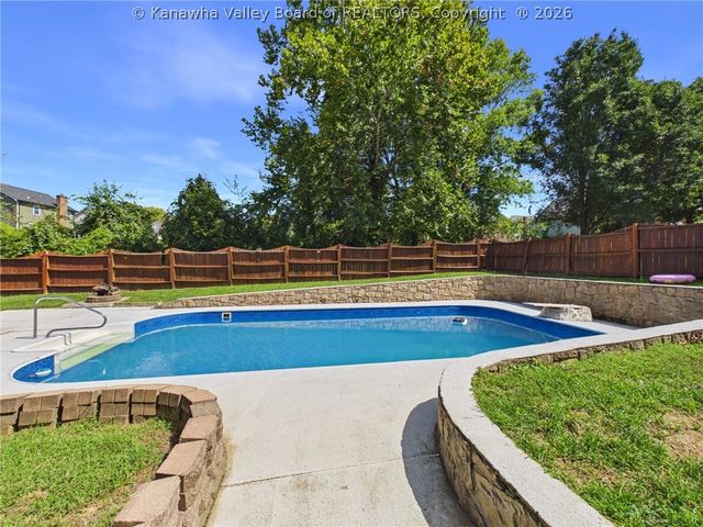 416 Arrowhead Drive, Hurricane, WV 25526