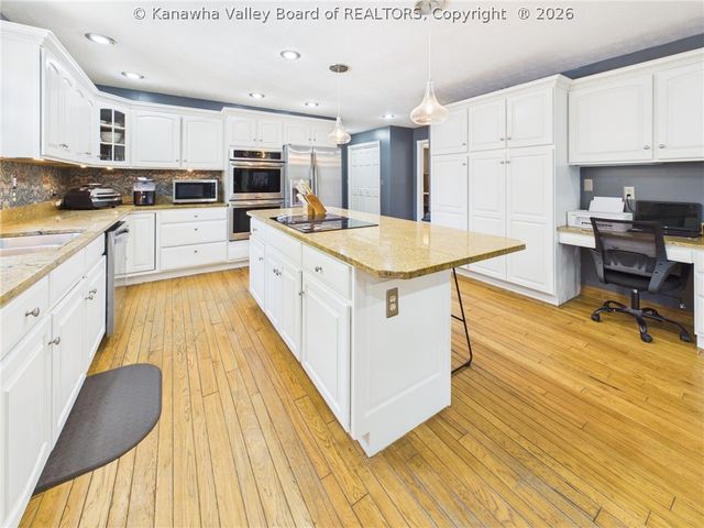 416 Arrowhead Drive, Hurricane, WV 25526