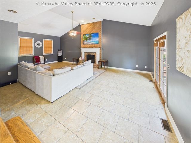 416 Arrowhead Drive, Hurricane, WV 25526