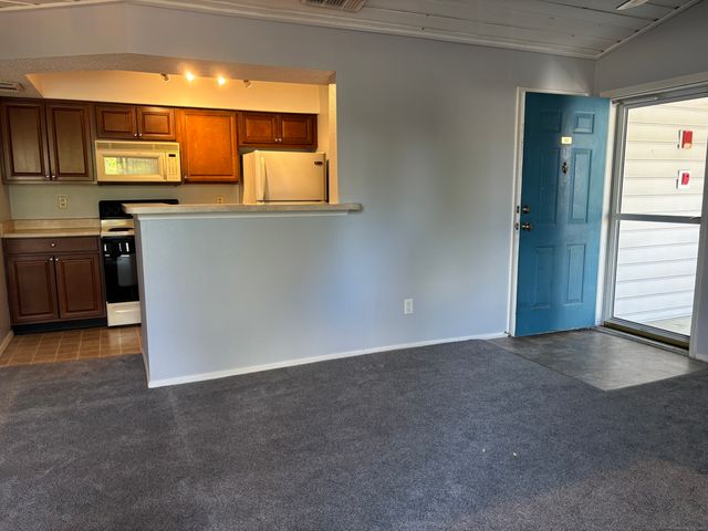 110 Leafwood Lane 190, Groton, CT 06340