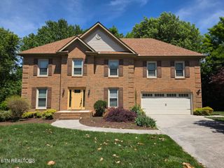 8901 Straw Flower Drive, Knoxville, TN 37922