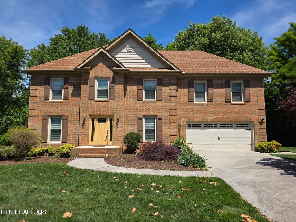8901 Straw Flower Drive, Knoxville, TN 37922