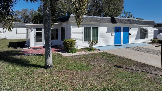 13 Hamlin CT, Lehigh Acres, FL 33936