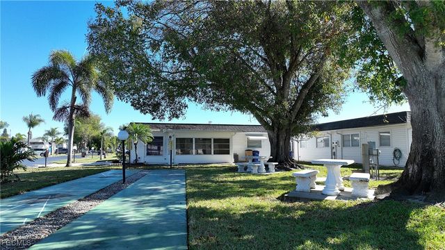 13 Hamlin CT, Lehigh Acres, FL 33936