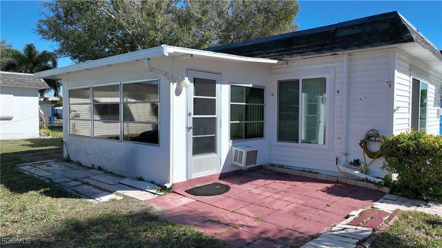 13 Hamlin CT, Lehigh Acres, FL 33936