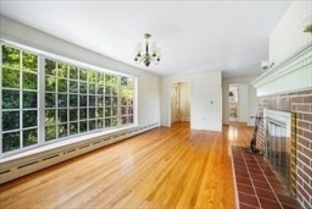 45 Indian Hill Rd, Worcester, MA 01606