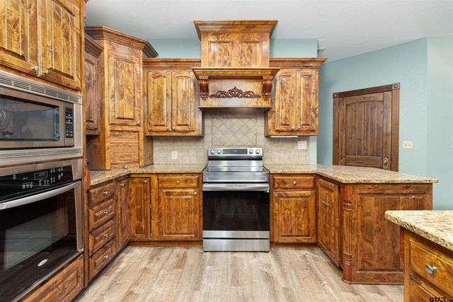 20761 County Road 3302, Brownsboro, TX 75756