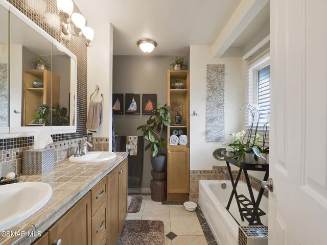 24829 Apple Street E, Newhall, CA 91321