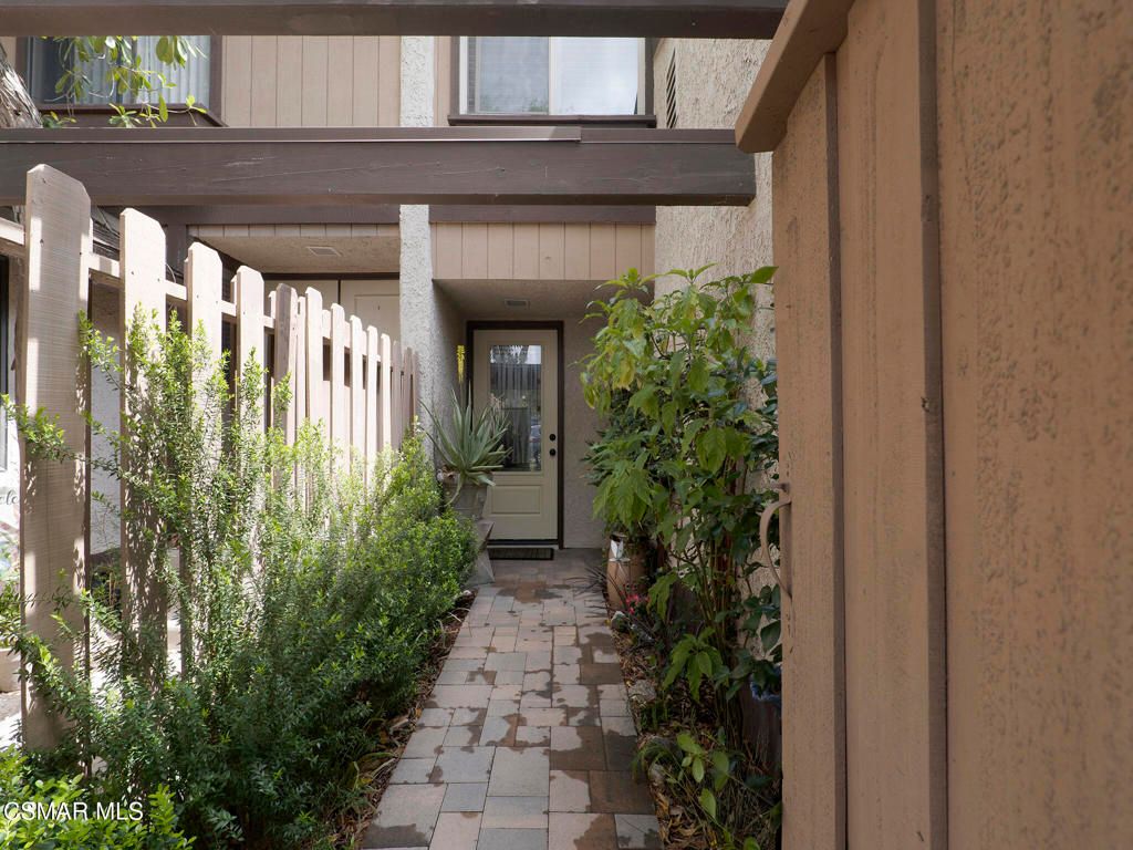 24829 Apple Street E, Newhall, CA 91321