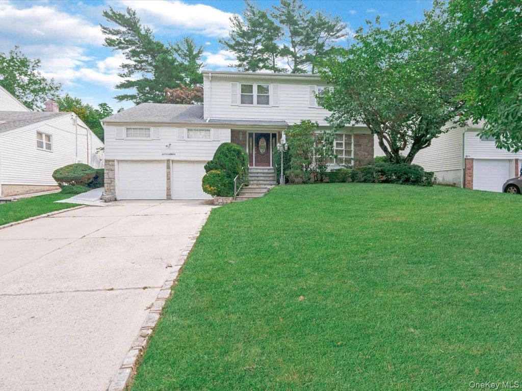 17 Cambridge Road, Great Neck, NY 11023 — exterior