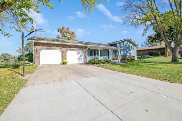 105 N Circle Drive, Montgomery, MN 56069