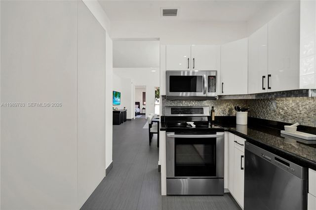 1251 Hayes St, Hollywood, FL 33019