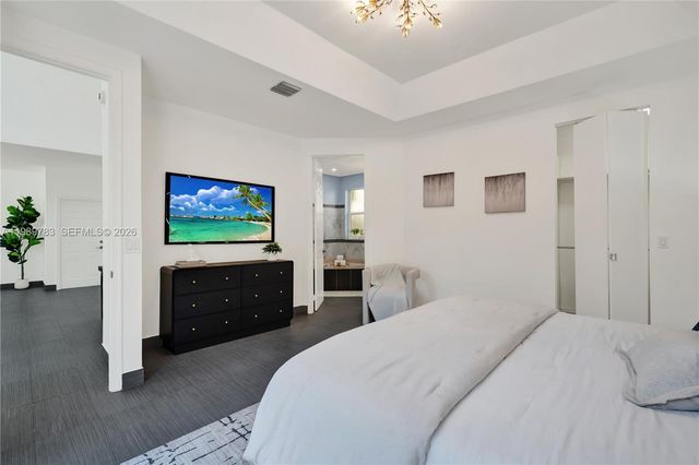 1251 Hayes St, Hollywood, FL 33019