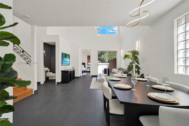 1251 Hayes St, Hollywood, FL 33019