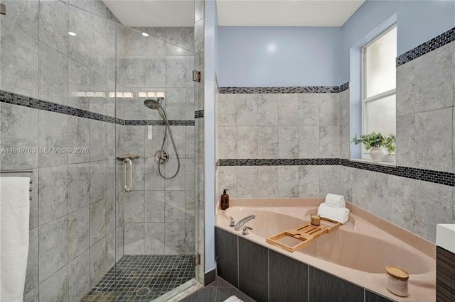 1251 Hayes St, Hollywood, FL 33019