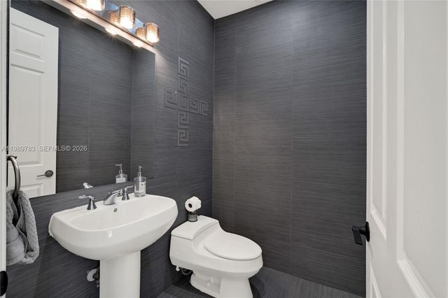 1251 Hayes St, Hollywood, FL 33019