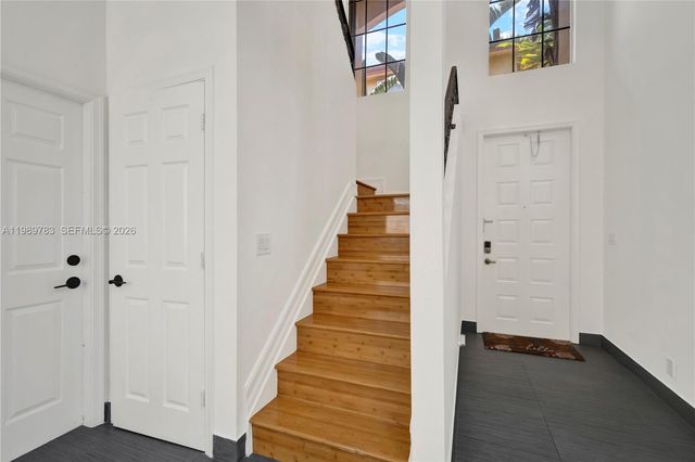 1251 Hayes St, Hollywood, FL 33019