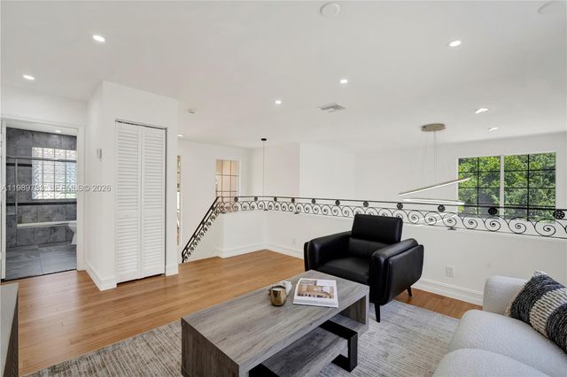 1251 Hayes St, Hollywood, FL 33019