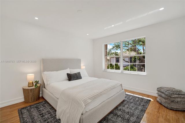 1251 Hayes St, Hollywood, FL 33019