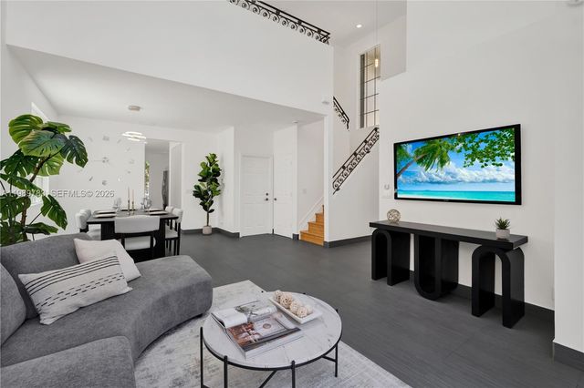 1251 Hayes St, Hollywood, FL 33019