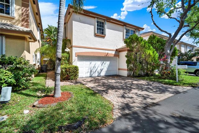 1251 Hayes St, Hollywood, FL 33019