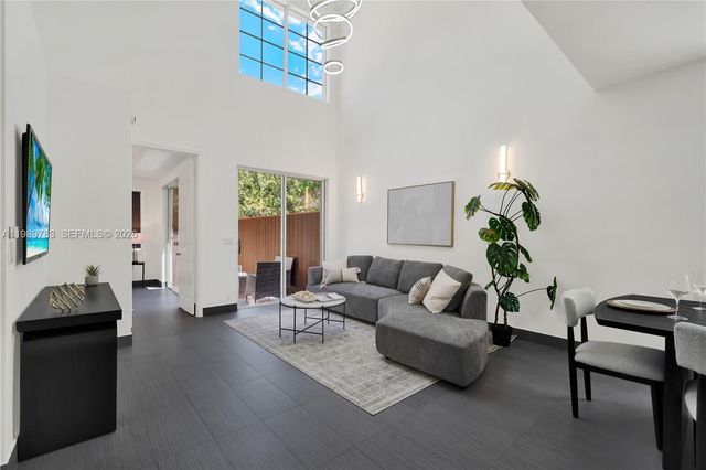 1251 Hayes St, Hollywood, FL 33019