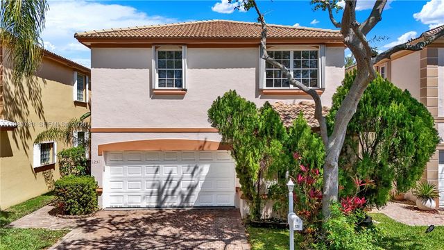 1251 Hayes St, Hollywood, FL 33019