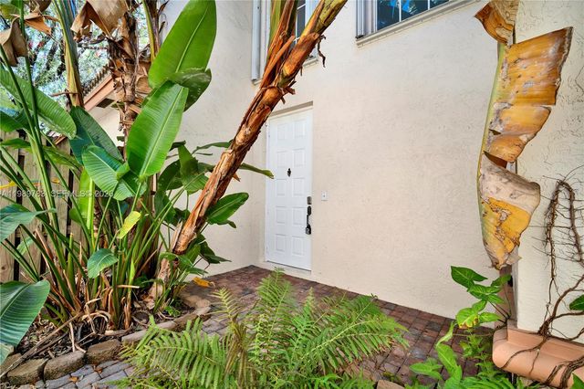 1251 Hayes St, Hollywood, FL 33019