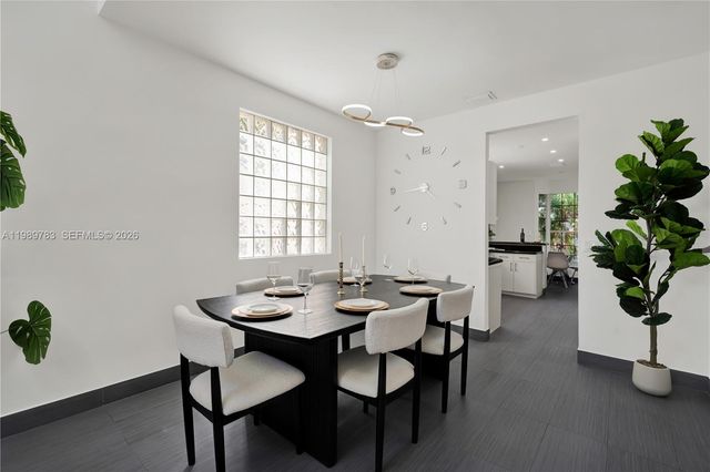 1251 Hayes St, Hollywood, FL 33019