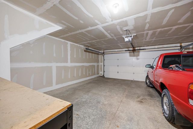 5526 Prairie Place Drive, Mcfarland, WI 53558