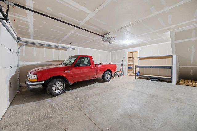 5526 Prairie Place Drive, Mcfarland, WI 53558