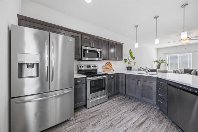 5526 Prairie Place Drive, Mcfarland, WI 53558
