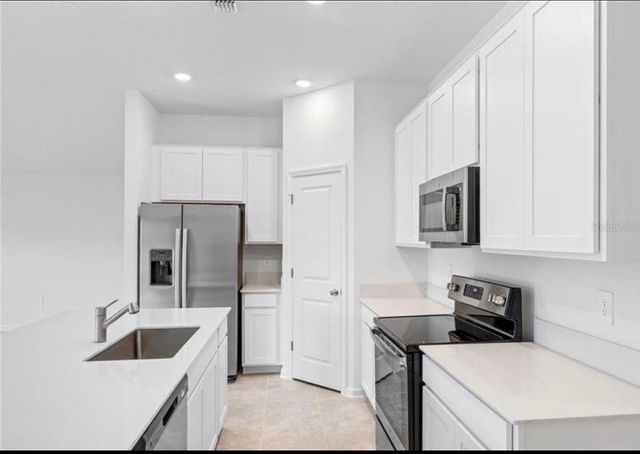 352 HEROIC ROAD, Davenport, FL 33837