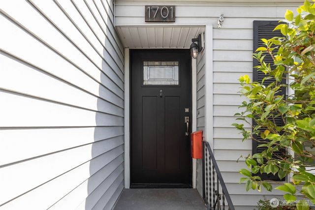 1701 N 82nd Street, Seattle, WA 98103