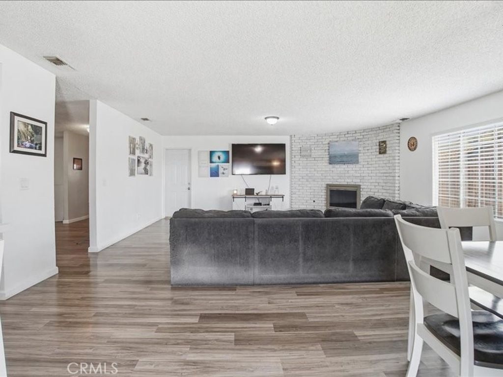 Image 11 of property listing at 1826 Hillside, Norco, CA 92860