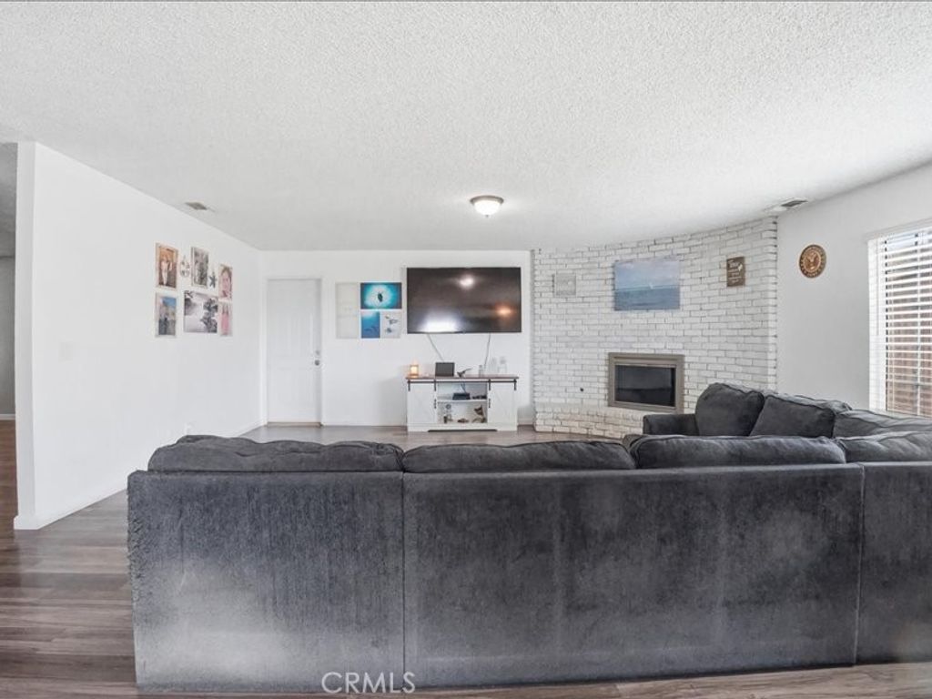 Image 12 of property listing at 1826 Hillside, Norco, CA 92860