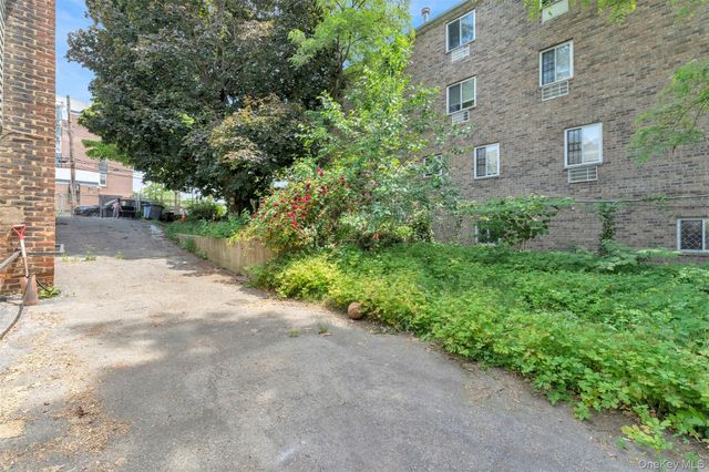 623 Hollywood Avenue, Bronx, NY 10465